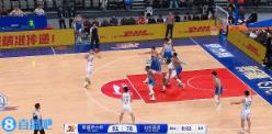 連續吃癟！克里斯先是籃下被李炎哲大帽&又被李炎哲生斷